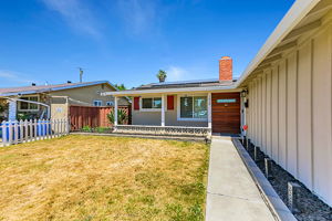 Covered Front Porch!