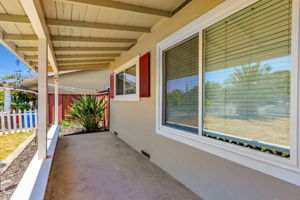 Enjoy Your Morning Coffee/Tea on Your Covered Front Porch!