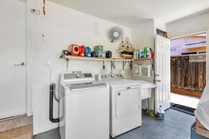 Washer & Dryer in Garage!