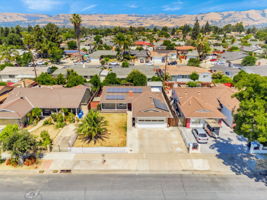 E-Z Quick Access to 2 Main Freeways!