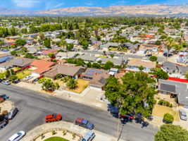 Only 2 Minutes to the Grocery Store!