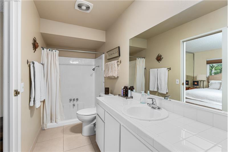 Bath 2 with Tub/shower combo