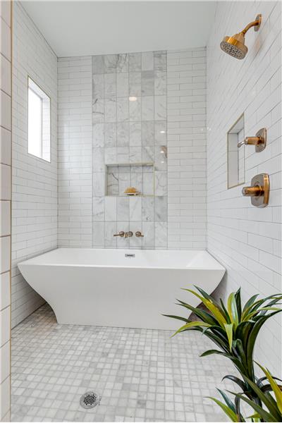 Love the 2-headed shower and tucked away tub, beauftiul onyx tile