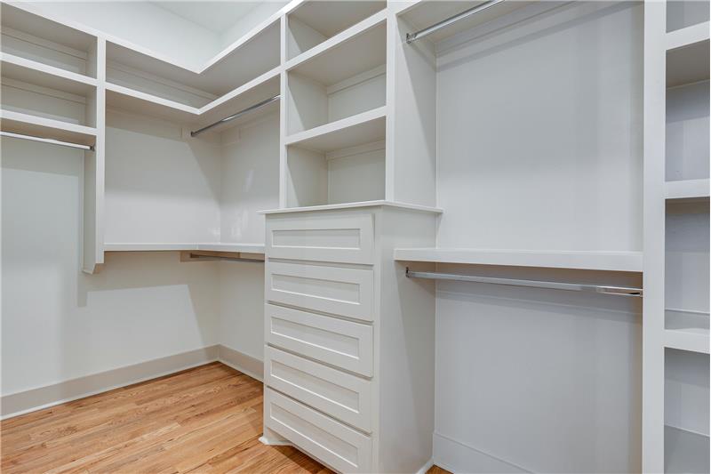 Expansive primary owner's closet