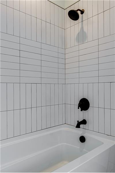 En-suite bath tile detail