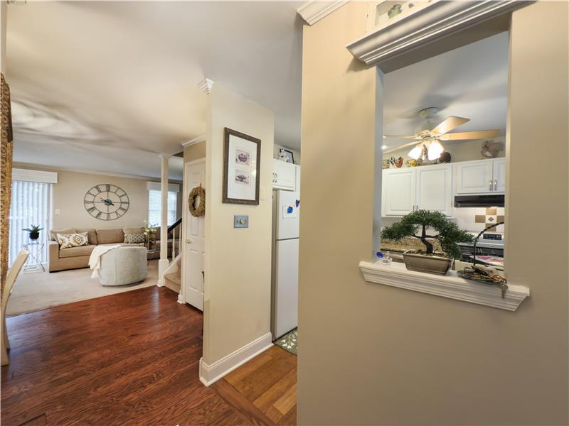 1914 Yorktown South - Entry