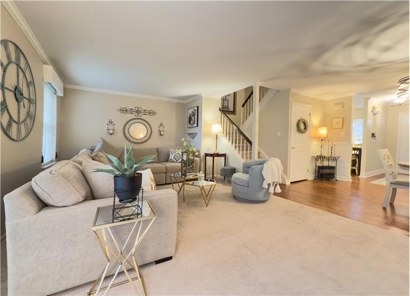 1914 Yorktown South - Living Room