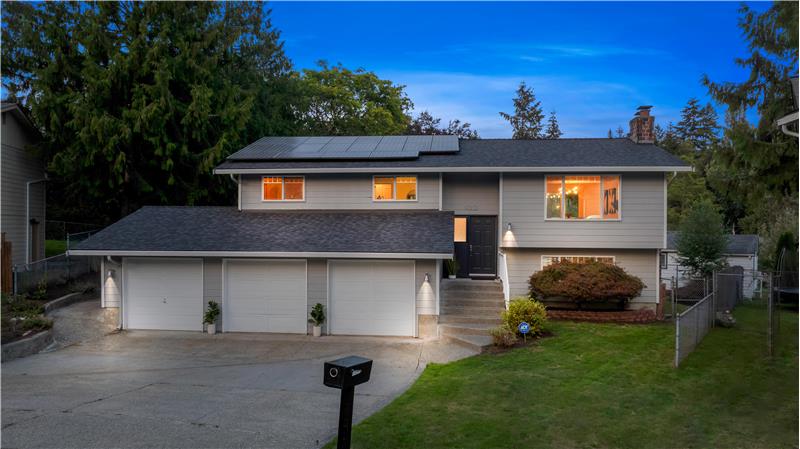 Turn this Lake Forest Park home into your haven