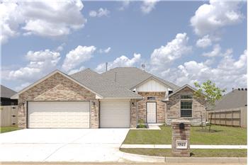 1927 W Flintlock Way, Mustang, OK