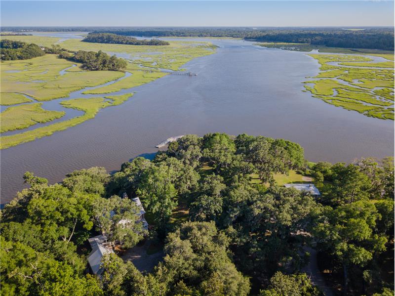 Aerial view of property and deepwater