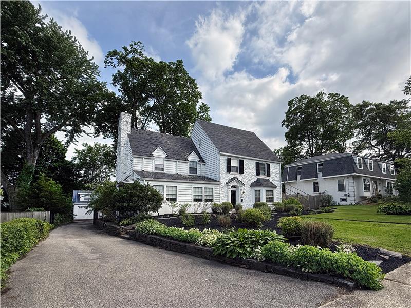 195 Midfield - Exterior front