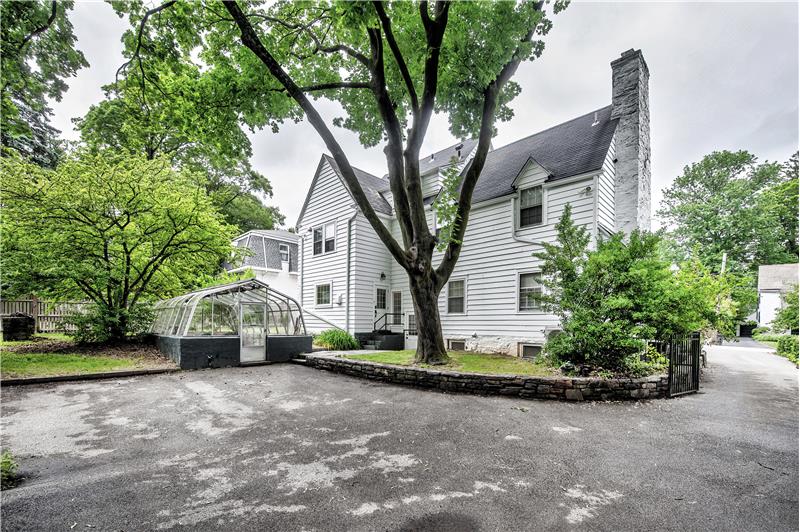 195 Midfield - Exterior back