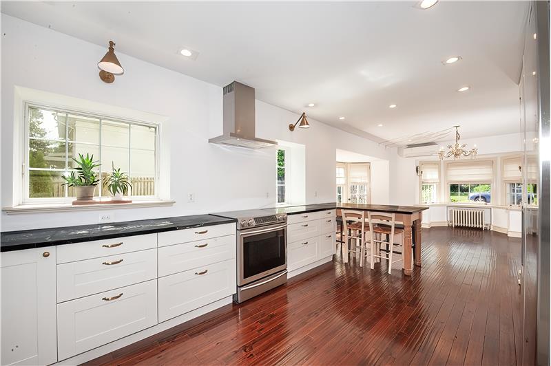 195 Midfield - Kitchen