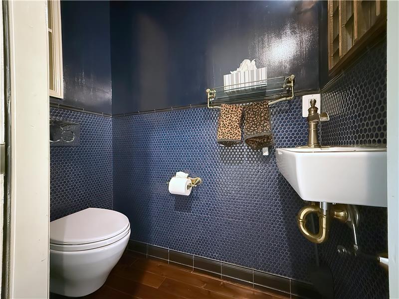 195 Midfield - Half bath