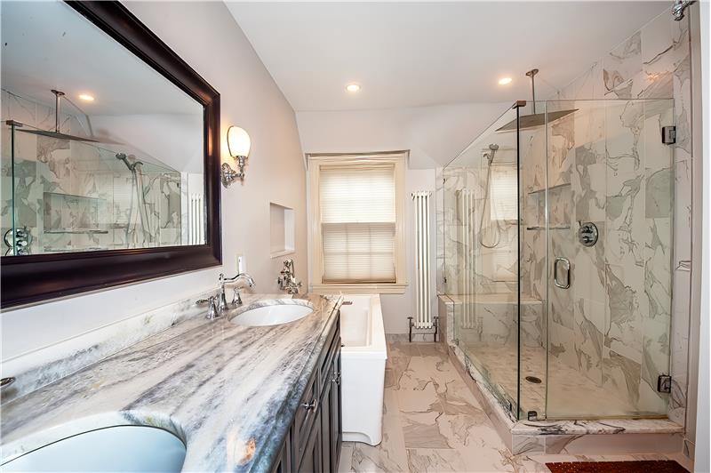 195 Midfield - Bathroom 1