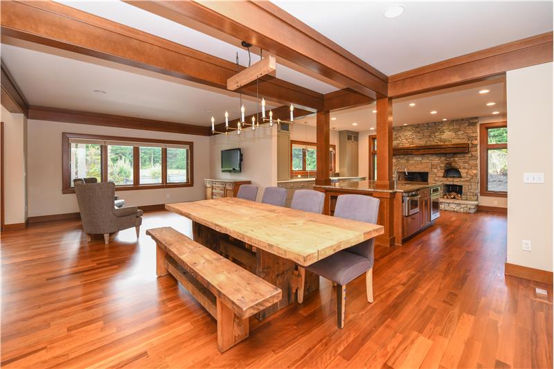 Open floor plan with niche areas to accommodate both larger and smaller gatherings.