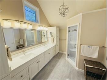 Main Bedroom with full Bathroom