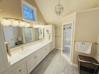 Main Bedroom with full Bathroom