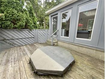Deck with Hot Tub/Jacuzzi