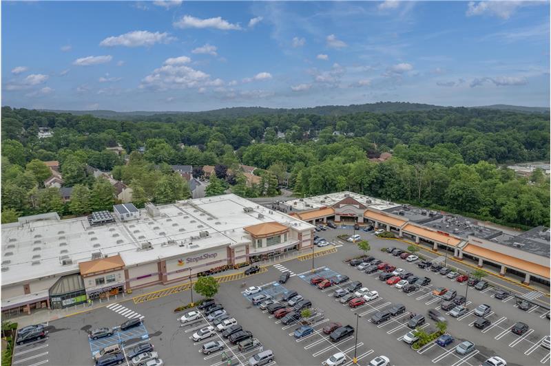 close to all parkways, local restaurants, walk to shopping and transportation, Beech Shopping 