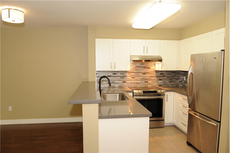 Kitchen with Breakfast Bar