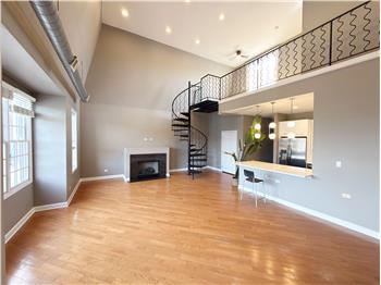 2027 W Division PH, Chicago, IL