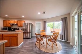 Eat-in kitchen nook.