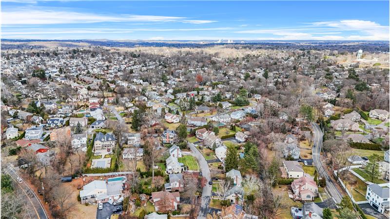 Eastchester Schools, enjoy the amenities at Lake Isle Park & Club, Golf course-Tennis- Swimming