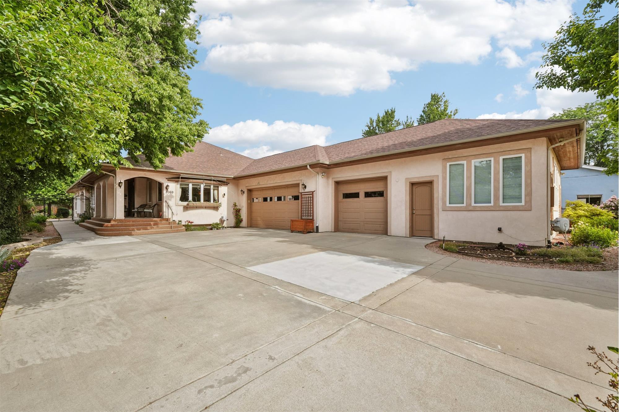 https://realbird.blob.core.windows.net/rb-photos/2069-garrison-street-lakewood-co-80215_A3D6B7B4_641504_638865613934580232_80x60.jpg