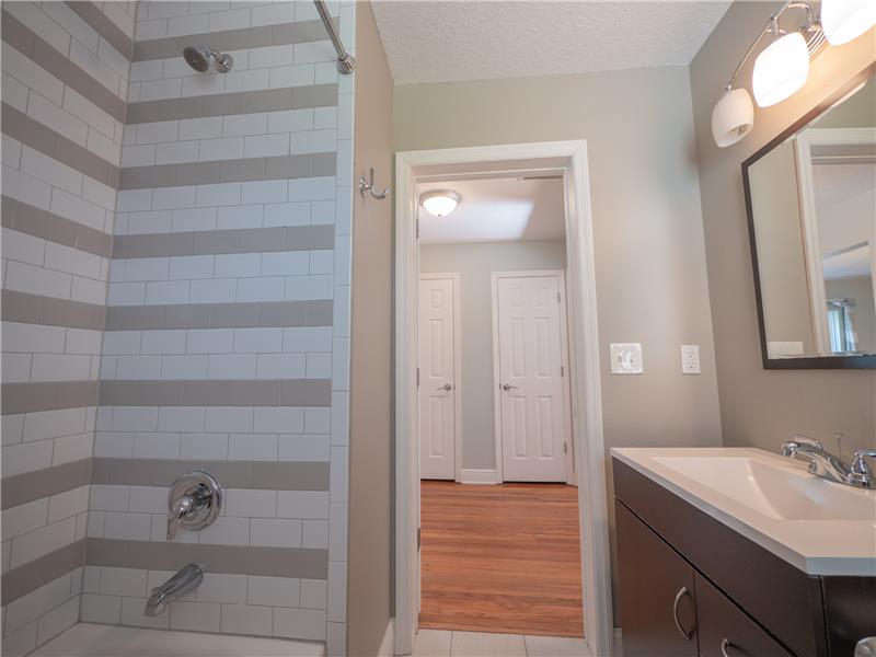 Hall/Guest Full Bath