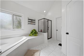 Separate tub/shower