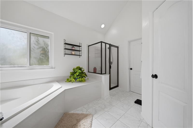 Separate tub/shower