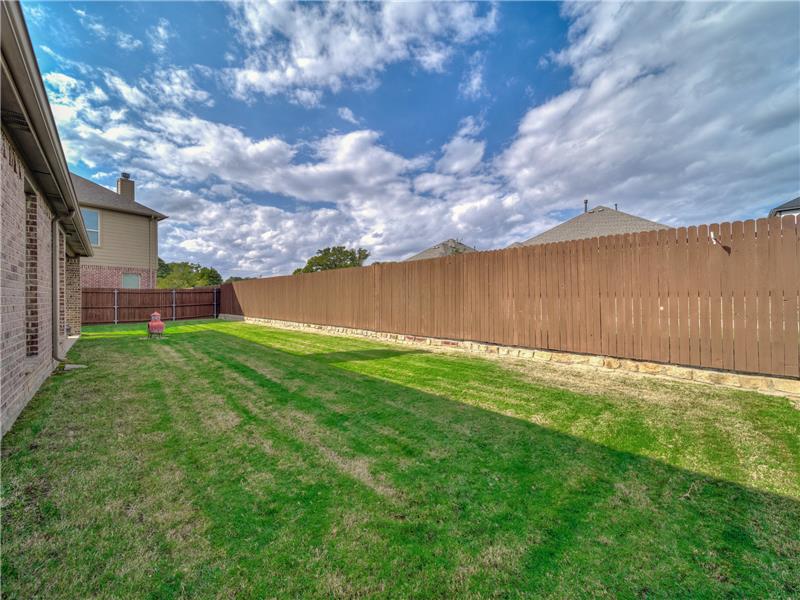 Large backyard with no direct neighbor behind