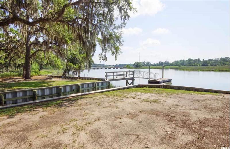 Community boat dock and launch
