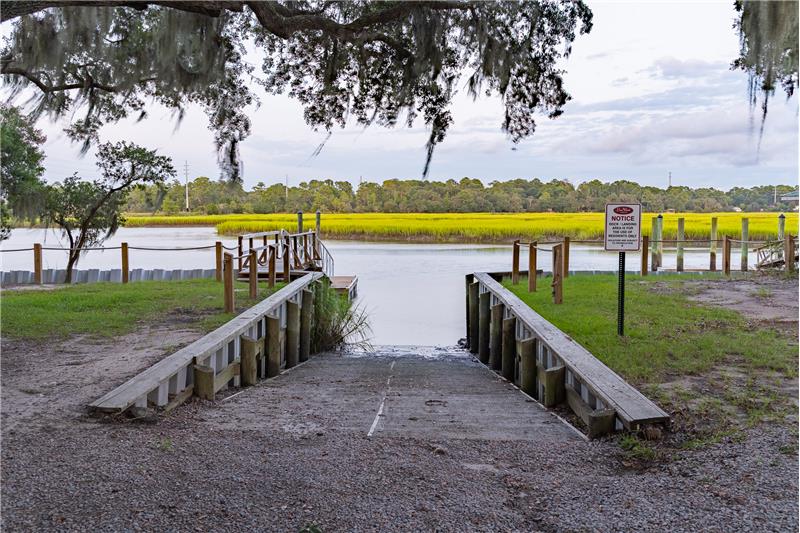Community Boat Launch in Live Oaks