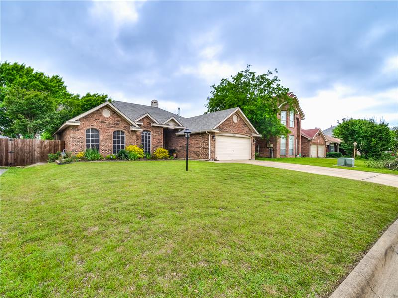 View of front facade with a front yard and a garage