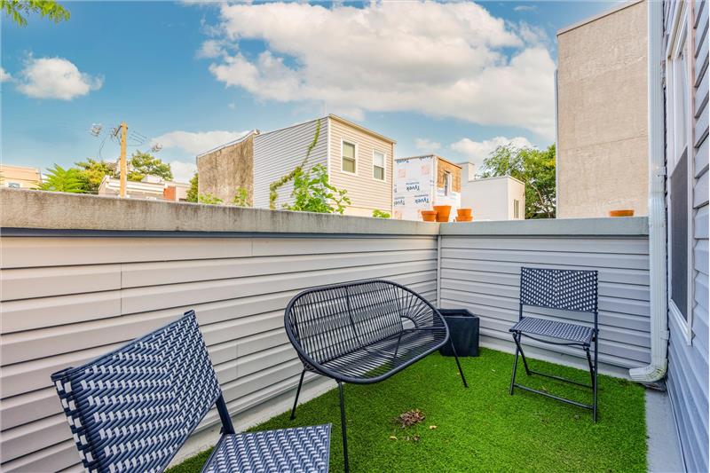 2137 N. Darien St - Outfoor space