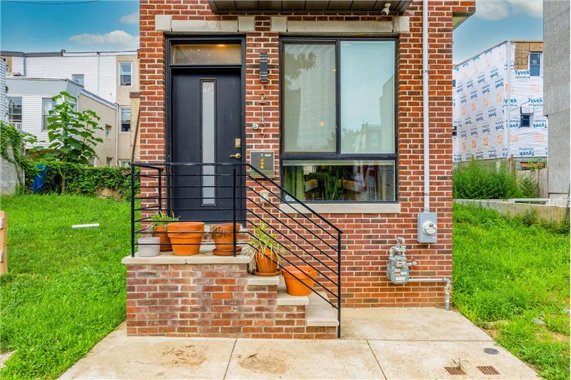 2137 N. Darien St - Exterior front