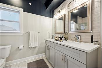 2137 N. Darien St - Bathroom 2