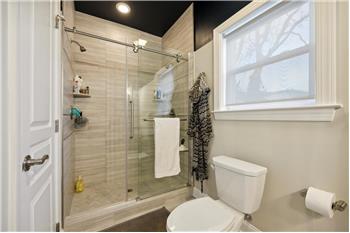 2137 N. Darien St - Bathroom 2