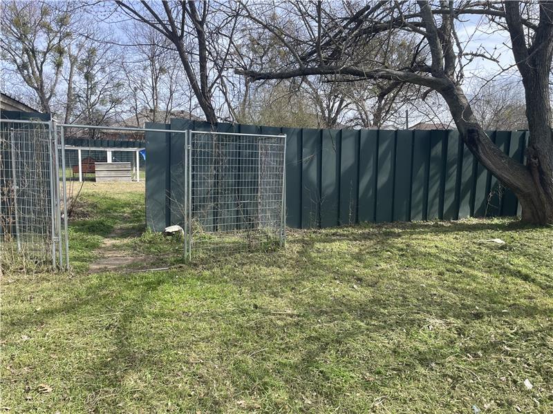 entrance to backyard