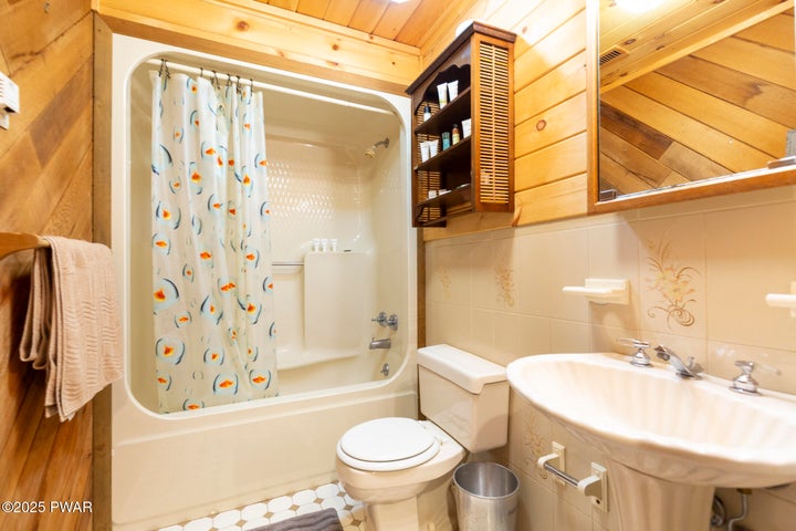 Lower Level Full Bath