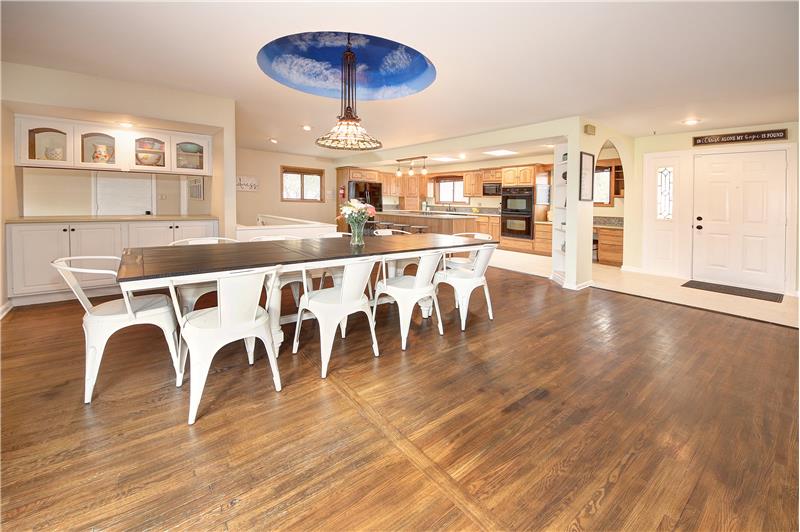 Large dining space with butlers pantry is great for entertaining!