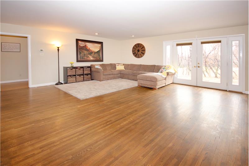 Great room with hardwood flooring provides a walk-out to the back patio and huge backyard
