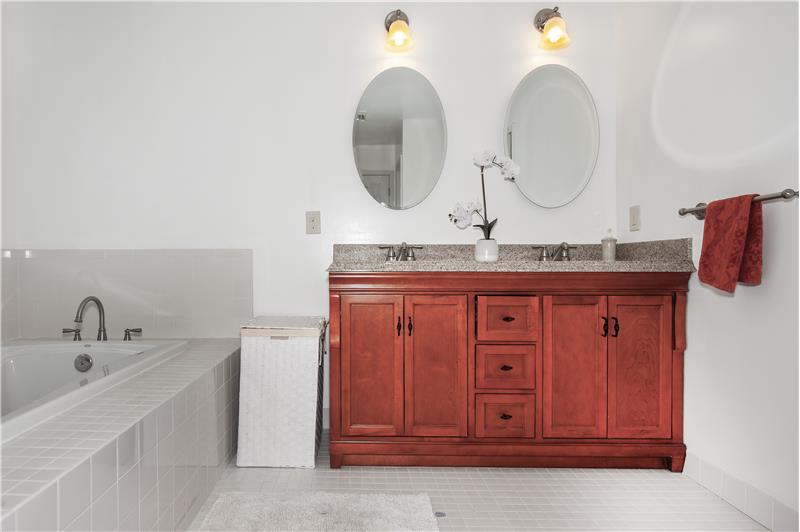 221 Gulph Creek Road, Wayne, Primary Bath