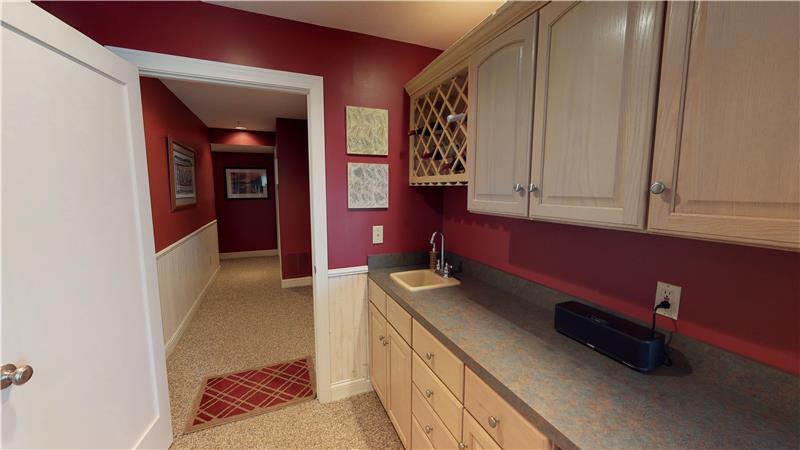 Kitchenette to serve up some drinks!