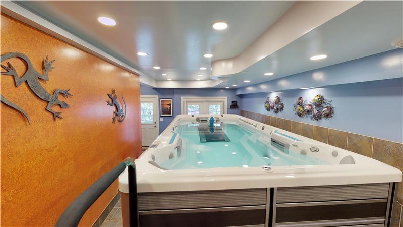 Wow! wow! wow! Check out this fantastic spa/pool!! Just imagine coming home from a long day at work to step into this!! Many mor