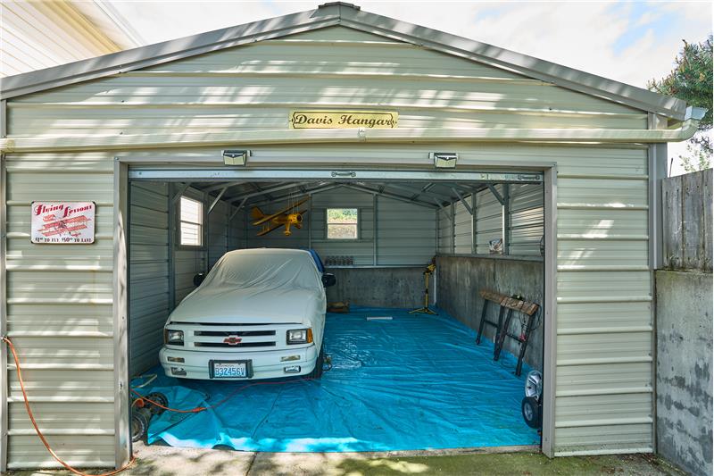 Detached 2 Car Garage.