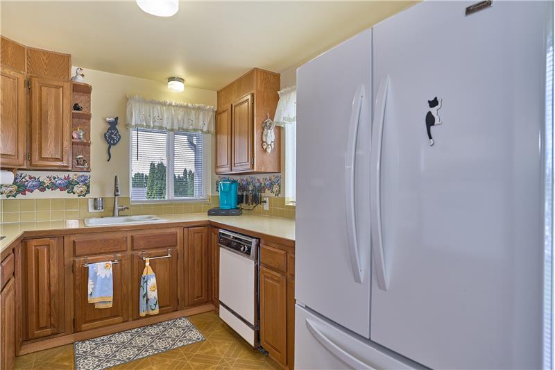 Light and Bright Kitchen