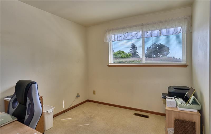 4th Bedroom currently being used as an office